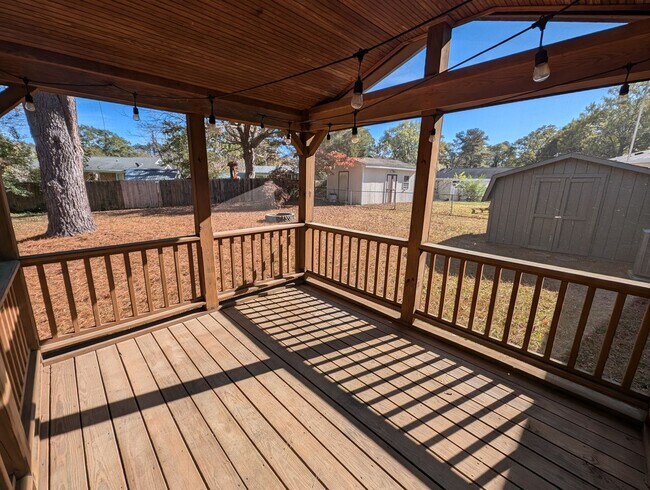 Building Photo - 1208 Somerset Rd
