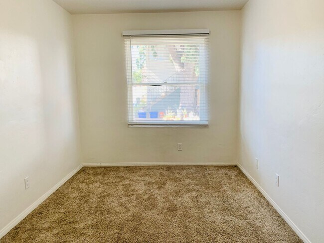 Building Photo - 2BD/1BA PACIFIC BEACH HOUSE LESS THAN 5 BL...