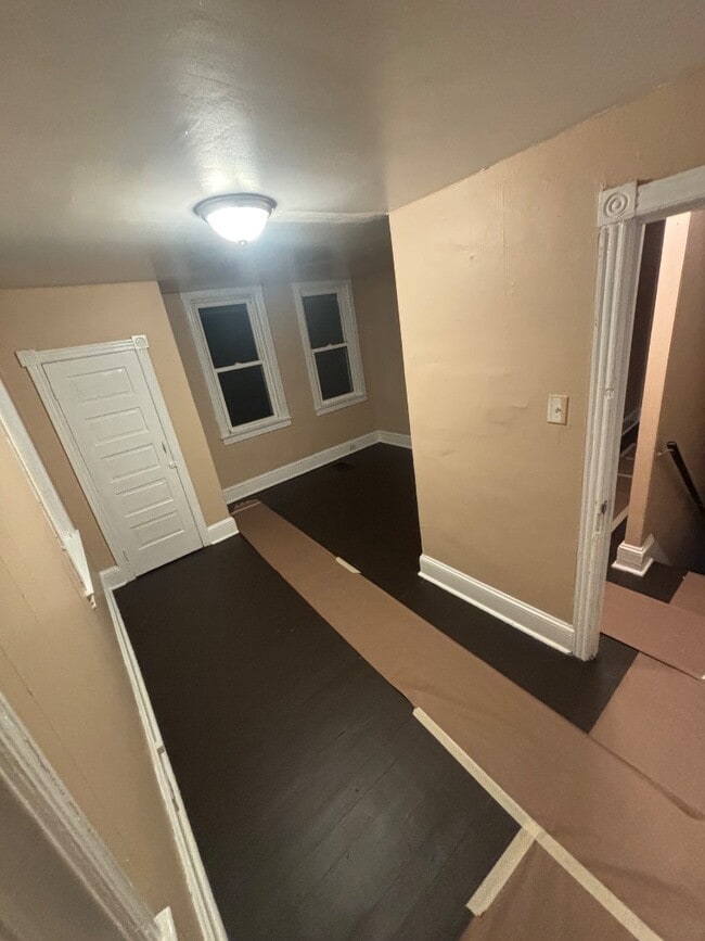 Building Photo - 342 E Broadway