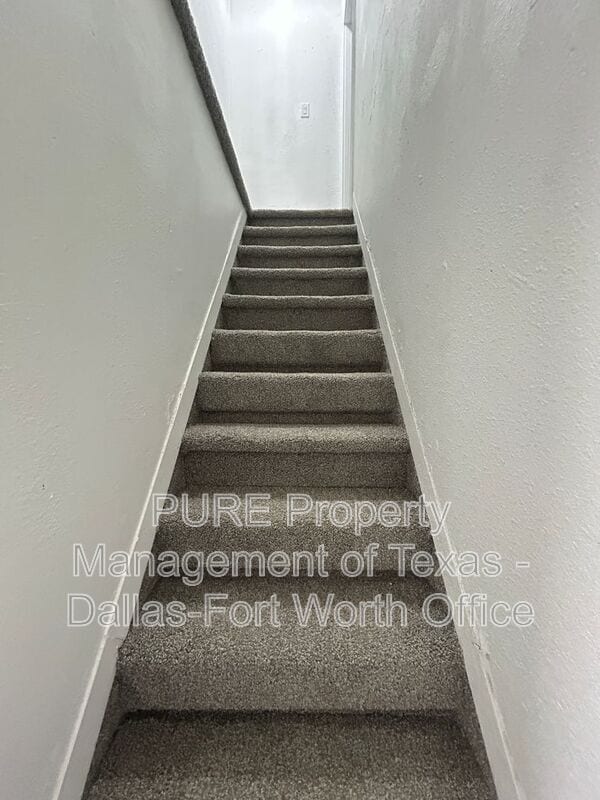 Building Photo - 1208 Hawthorne Ave
