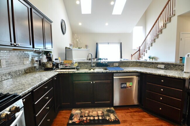 Building Photo - 4481 Bridgeview Ln