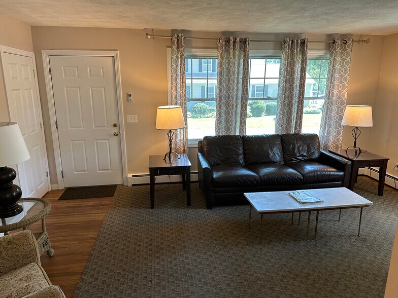 Building Photo - 100 Hull St