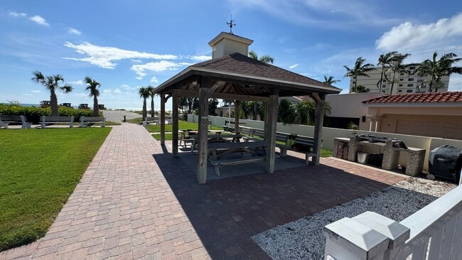 Building Photo - 2Br/1Ba With Golden Beach Access