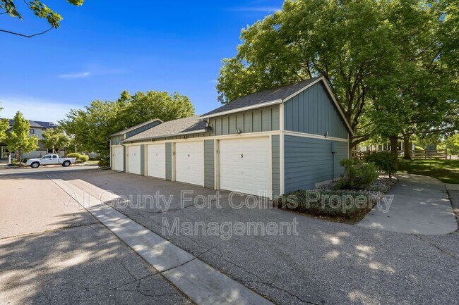 Building Photo - 2333 Windrow Dr