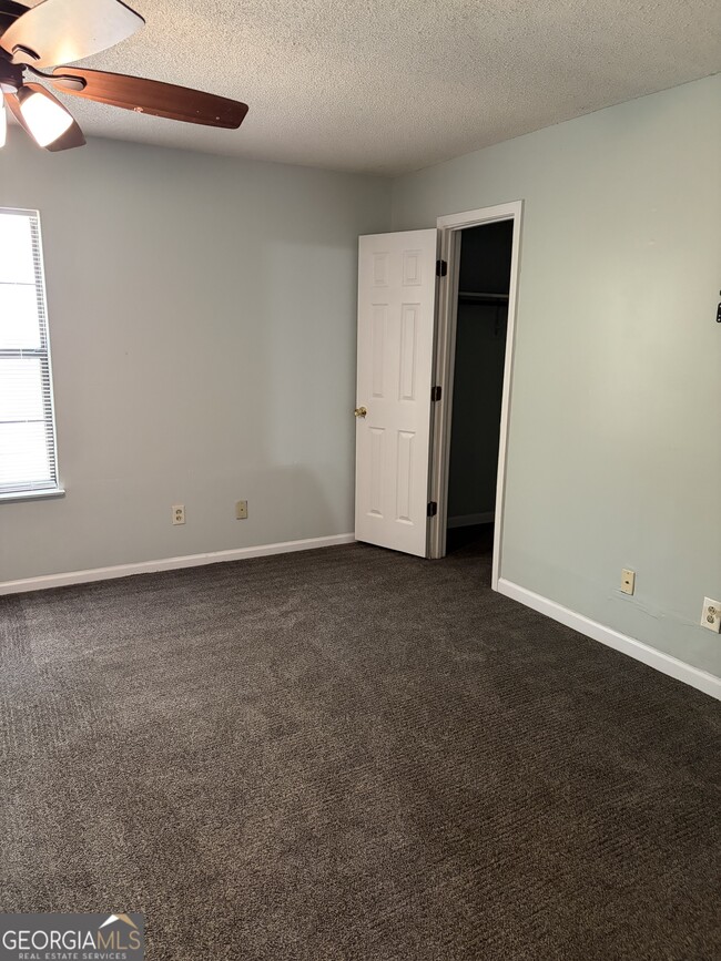 Building Photo - 121 Innerlake Ln