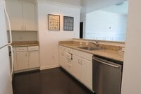 Building Photo - 2 bedroom at the BEACON