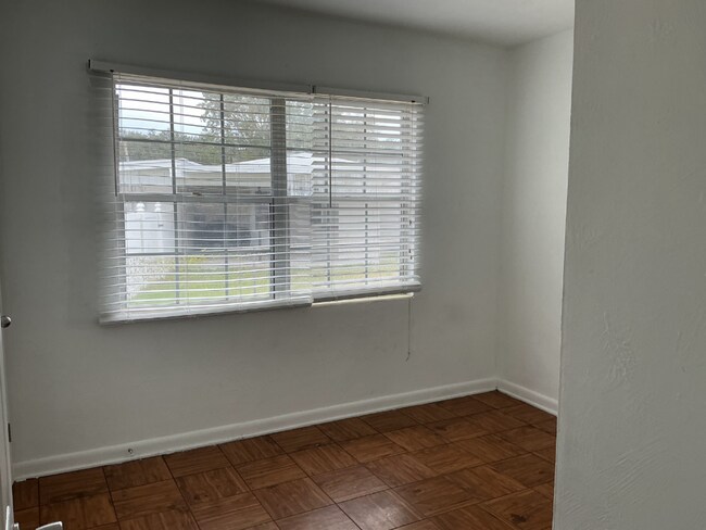 Building Photo - Cozy 3BR Near Cleveland Heights