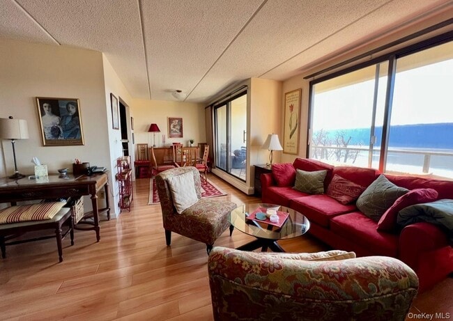 Building Photo - 1 David Ln