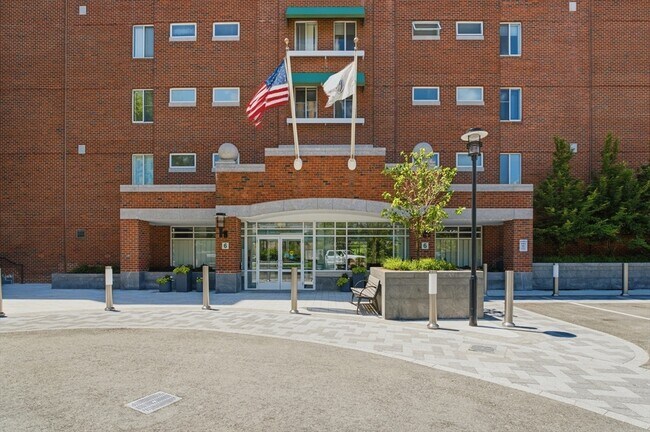 Building Photo - 6 Canal Park