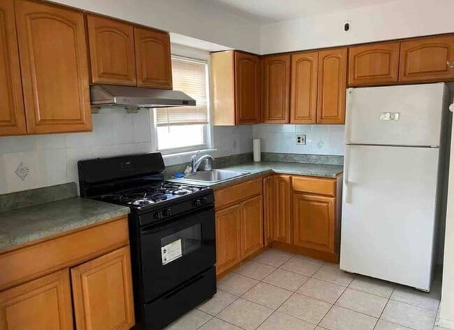 Building Photo - 71-61-61170 170th St