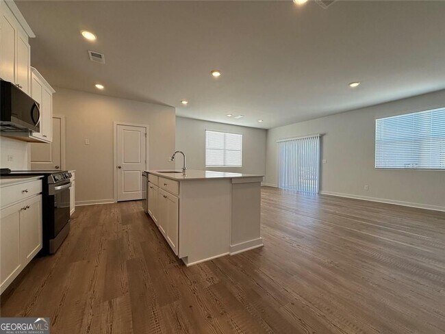 Building Photo - 7253 Mulberry St