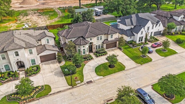 Building Photo - 5823 Stratton Wds Dr