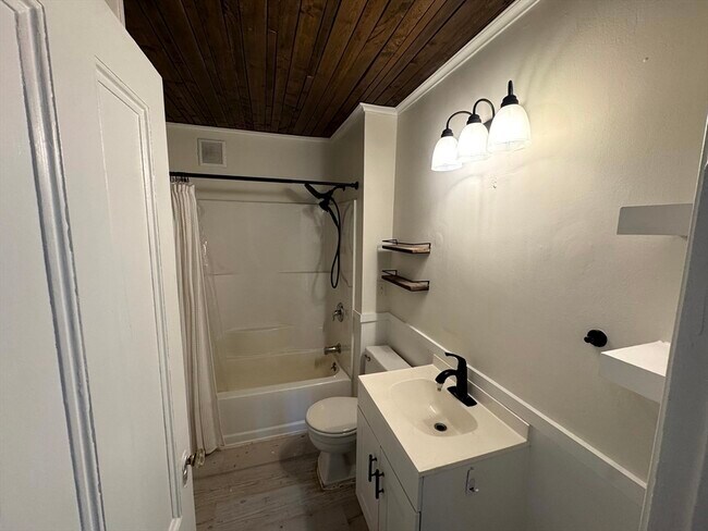 Building Photo - 195 Court St