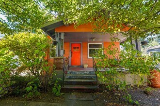 Building Photo - Vibrant Seattle Home