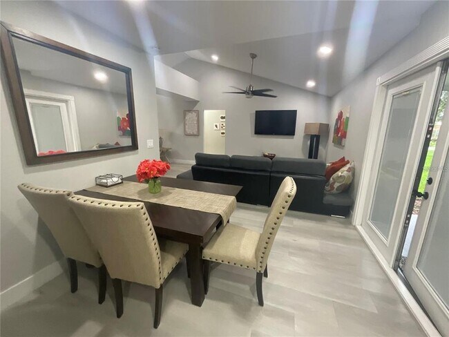 Building Photo - 3624 Willow Wisp Dr S