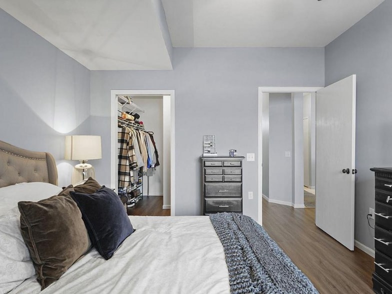 Building Photo - 301 Harbour Town Dr
