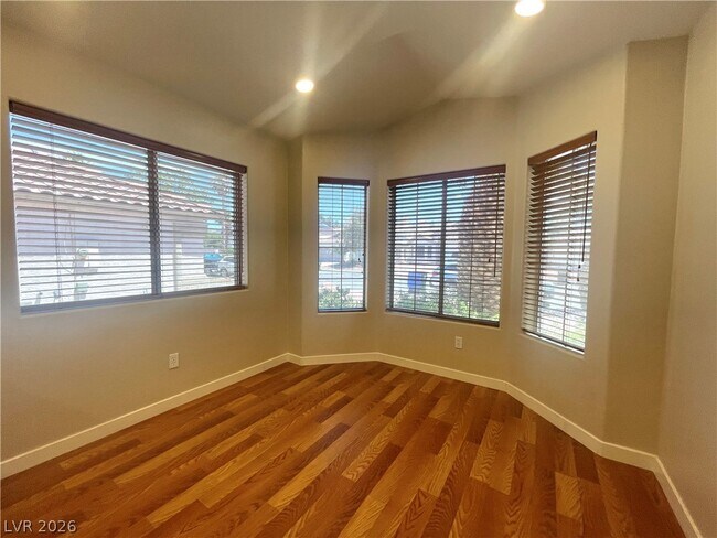 Building Photo - 994 Trackers Glen Ave