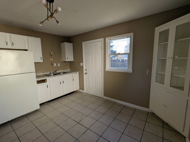 Building Photo - 549 S Ashburton Rd