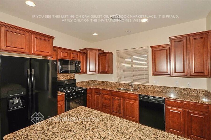 Building Photo - 6860 Pipil St