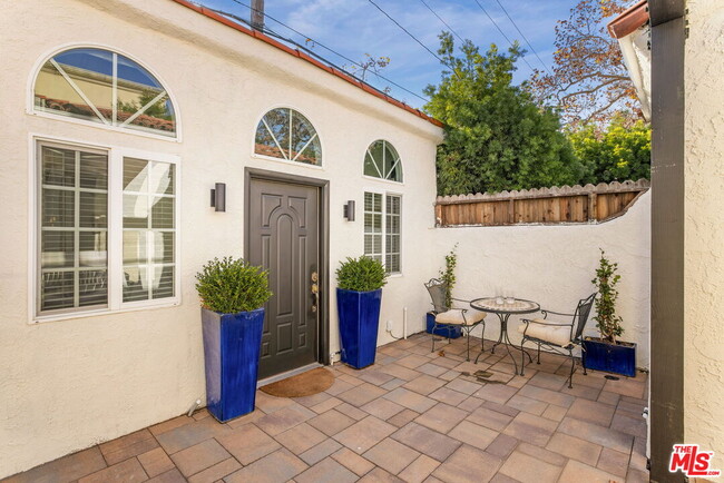 Building Photo - 360 Canon Dr