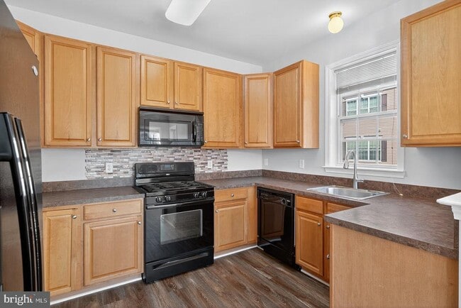 Building Photo - 127 Timberlake Dr