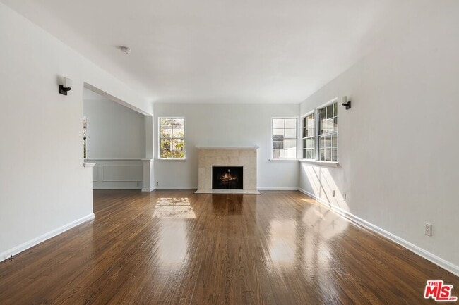 Building Photo - 3032 Oakhurst Ave