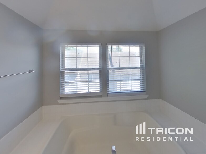 Building Photo - 6502 Fable Ct