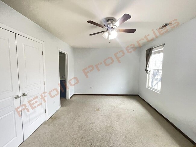 Building Photo - 2 Bedroom, 2.5 Bathroom Townhome with 2 Parking Spaces in Renaissance Park – Minutes from Downtow...