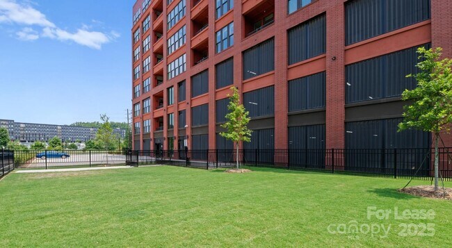 Building Photo - 300 E 36th St