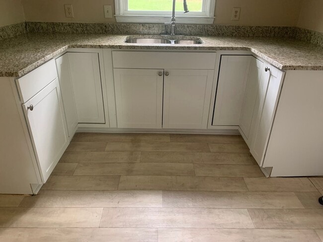 Building Photo - 3 Bedroom, 2 Bath in Rockingham