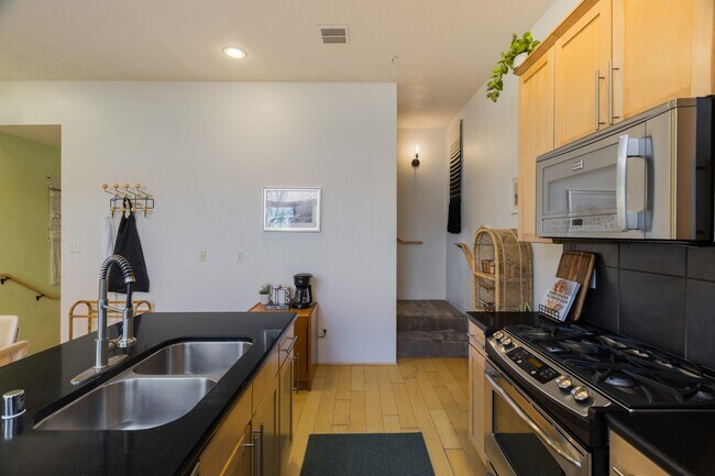 Building Photo - 877 Silver Ave SW