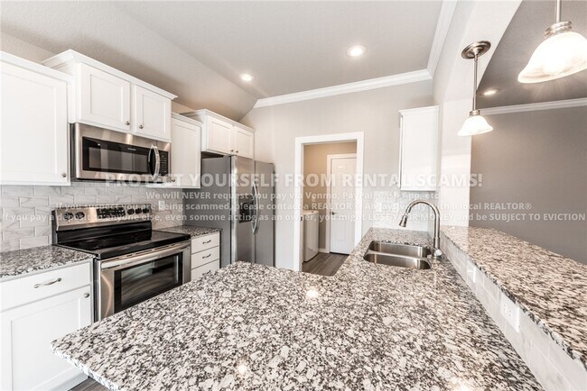 Building Photo - 1121 Gardenia St