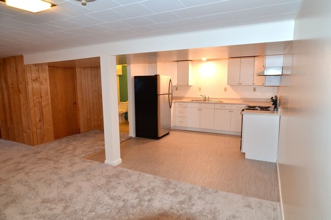 Building Photo - 1223 N 8th Ave