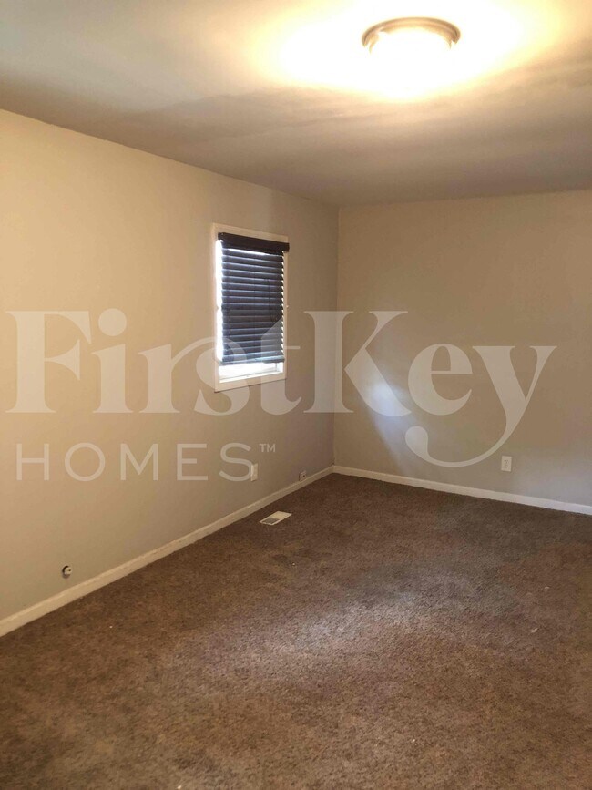 Building Photo - 127 Saugatuck Rd