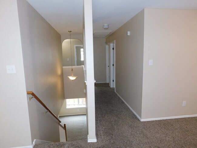 Building Photo - 9013 Barkwood
