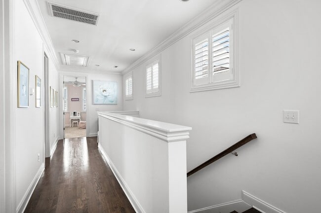 Building Photo - 1043 Calico St