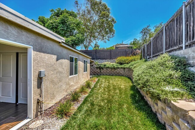 Building Photo - 8624 La Butte Ln