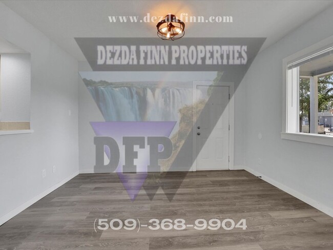 Building Photo - Charming 4-Bedroom Home with Modern Update...
