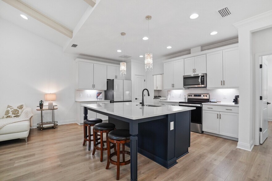 Building Photo - 9284 Cool Breeze Dr
