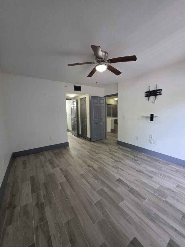 Building Photo - 4211 San Marino Blvd