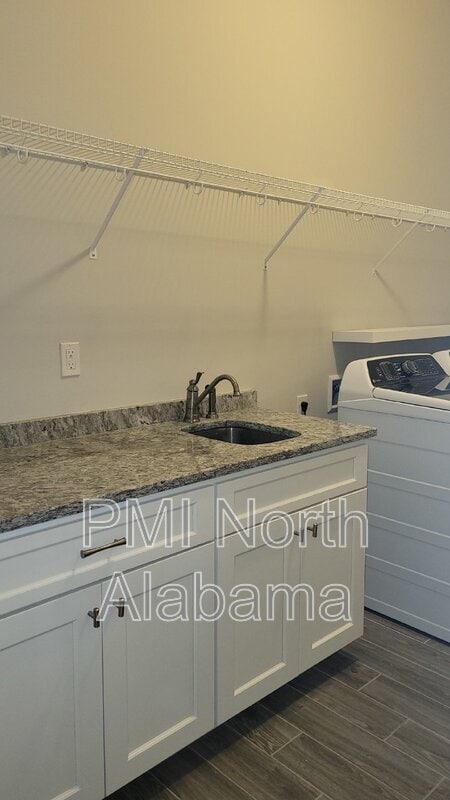 Building Photo - 130 Creekmound Dr