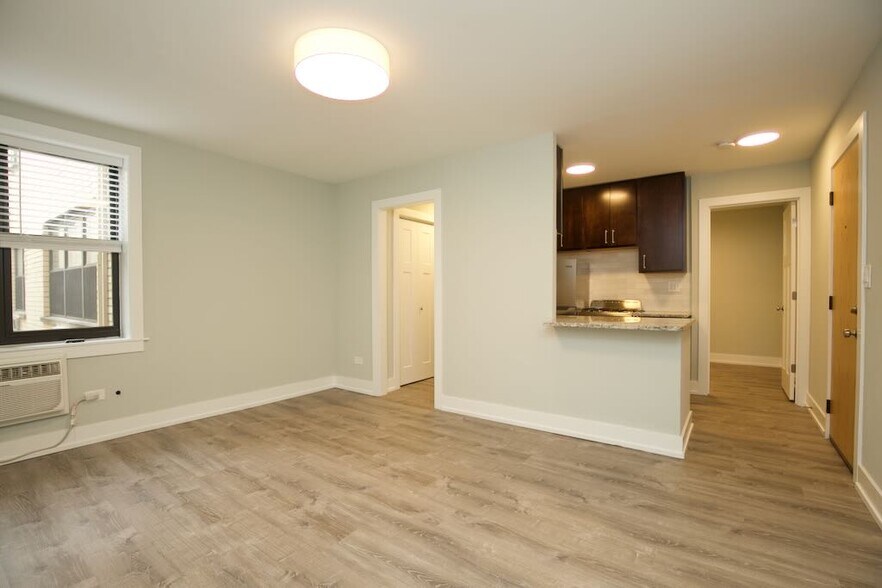 Building Photo - 448 W Barry