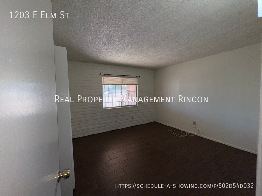 Building Photo - 1203 E Elm St