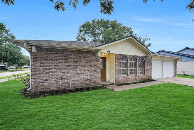 Building Photo - 13618 Piney Oaks Dr