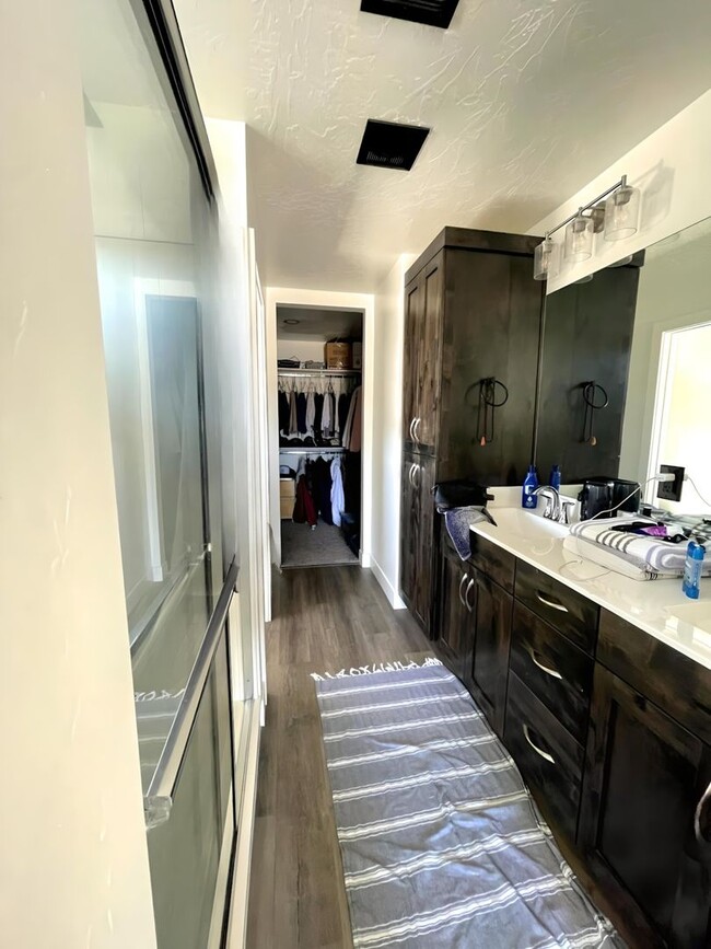 Building Photo - 543 Stewart Crk Cv