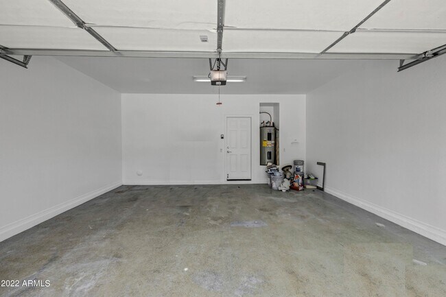 Building Photo - 2142 W Marconi Ave