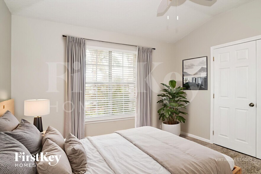 Building Photo - 2352 Chartley Ln S