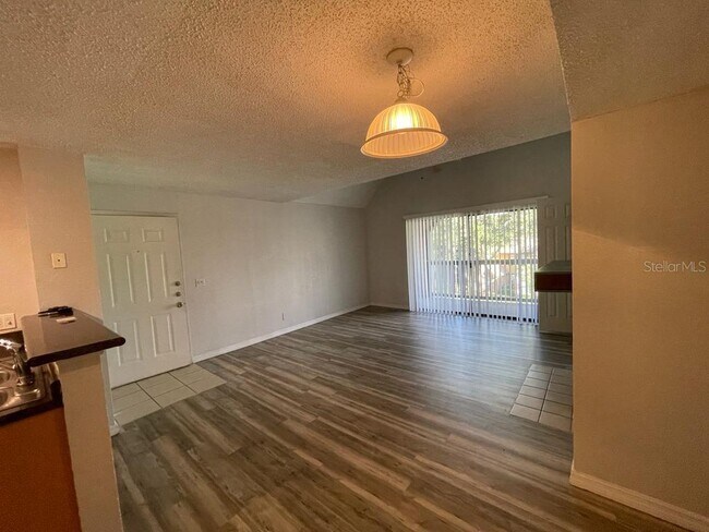 Building Photo - 420 Forestway Cir