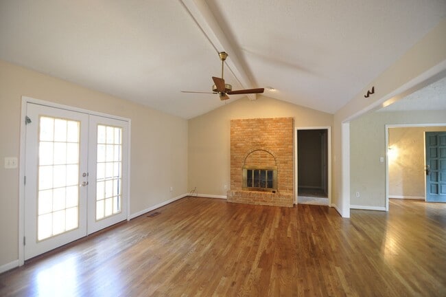 Building Photo - Large home with a pool.