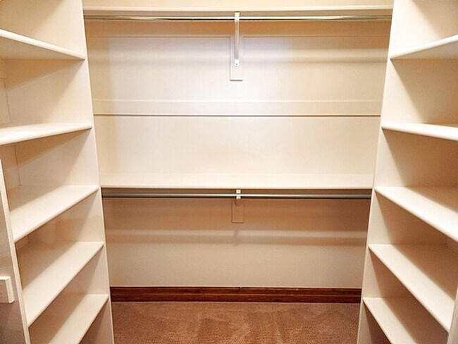 Building Photo - Beautiful Ranch Place Home